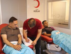Adana’da muhtarlardan kan bağışı kampanyasına destek