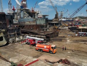 Aliağa’da tanker gemisinde yangın söndürüldü