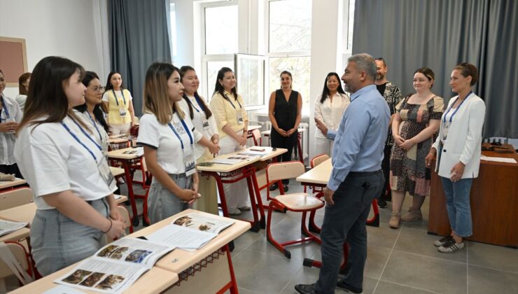 Anadolu Üniversitesi Rektörü, Kazakistanlı Öğrencilerle Türkçe ve Türk Kültürü Yaz Okulu’nda Buluştu