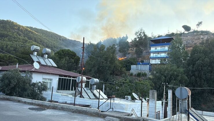 Anamur ilçesinde ağaçlık alanda çıkan yangın söndürüldü