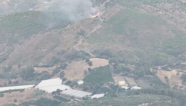 Antalya’da iki ayrı noktada çıkan orman yangınları kontrol altına alındı