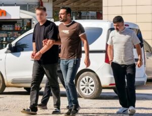 Arkadaşını tehditle 80 bin TL borcunu ödetti