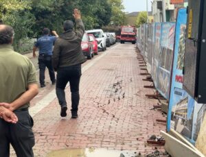 Avcılar’da yağışla birlikte yolda kayma oluştu; sokak trafiğe kapatıldı