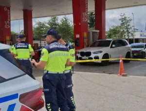 Bolu’da akaryakıt istasyonunda kavga: 2 kardeş bacağından vuruldu