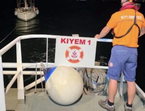 Bozcaada’da Makine Arızası Yapan Tekne Kurtarıldı