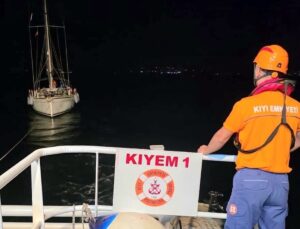 Bozcaada’da sürüklenen tekne kurtarıldı