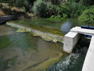 Büyükşehir Belediyesi, Yeşilhisar’da sulama kanallarını yeniliyor