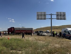 Çankırı’da tır-otomobil çarpıştı: 3 ölü, 2 yaralı