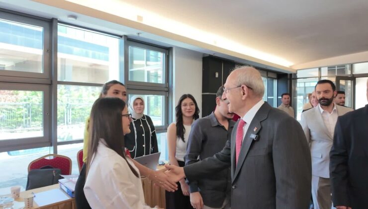 CHP Genel Başkanı Kemal Kılıçdaroğlu, Üniversite Tercih Merkezi’ni ziyaret etti