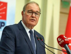CHP’de Özgür Özel’den boşalan Grup Başkanlığı görevine Faik Öztrak seçildi