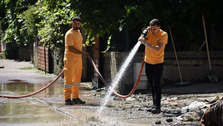 Cide’de sel sonrası 800 personel seferber oldu