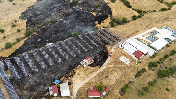 Çorum’da tarım arazisinde çıkan yangın GES panellerinde hasara neden oldu