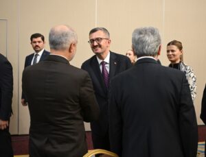 Cumhurbaşkanlığı İletişim Başkanı Duran, iletişim fakültelerinin dekan ve öğretim üyeleriyle bir araya geldi
