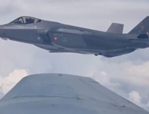 Danimarka’nın F-35 uçağına havada yakıt ikmali