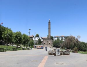 Diyarbakır’da Aşırı Sıcaklar Tarihi Mekanları Boşalttı