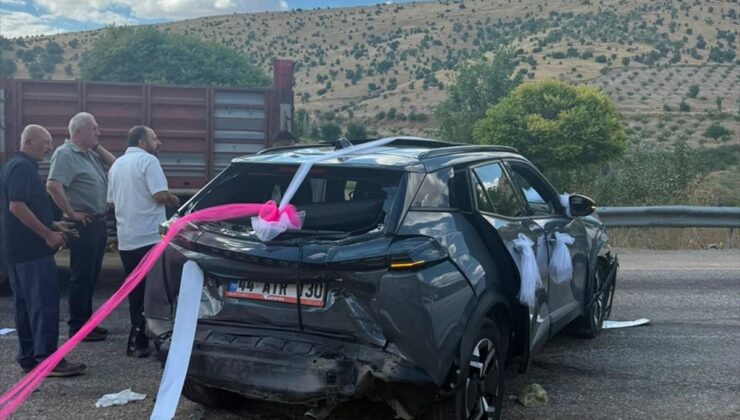 Düğün Konvoyunda Zincirleme Kaza: 4 Yaralı