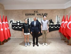 Edirne Valisi’nden LGS’de tam puan alan öğrencilere tebrik