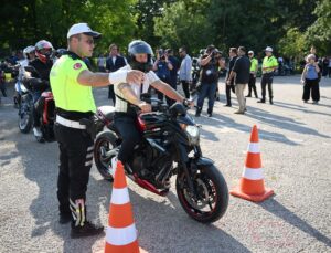 Edirne’de motosikletlilere güvenli sürüş eğitimi