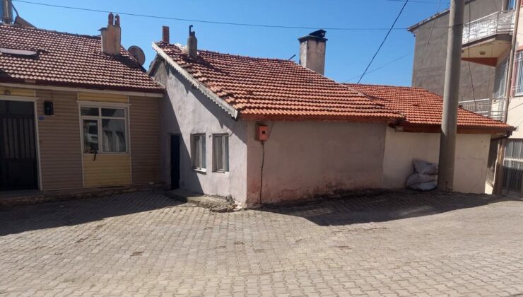 Eğirdir’de Gürültü Tartışması Kanlı Bitti: Anne Hayatını Kaybetti, Kızı Ağır Yaralı