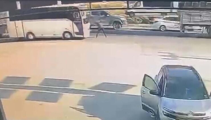 Emniyet şeridinde midibüsün çarptığı servis şoförü öldü