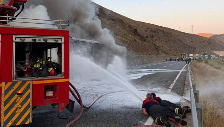 Erzincan’da yolcu otobüsü yandı