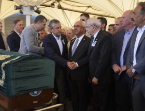 Eski CHP Genel Başkanı Deniz Baykal’ın eşi Olcay Baykal, başkentte son yolculuğuna uğurlandı