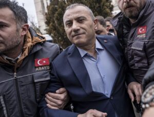 Eski Vali işkenceci çıktı! Sosyal medya kullanıcısına neler yaptırmış neler