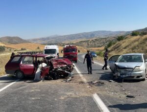 Felahiye’de iki otomobil çarpıştı: 1 ölü, 6 yaralı