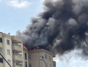 Gebze’de 16 katlı apartmanın çatısında yangın