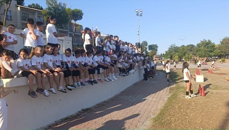 Gerze Belediyesi Spor Okulları öğrencileri festivalde yeteneklerini sergiledi