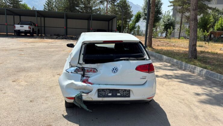 Hakkari’de otomobil ile kamyonun çarpıştığı kazada bir kişi yaralandı