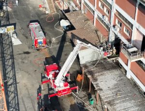 İzmir Limanı’ndaki binada çıkan yangın söndürüldü