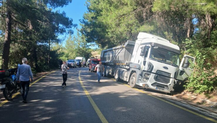 Kadirli’de Hafriyat Kamyonu ile Otomobil Çarpıştı: 1 Ölü, 2 Yaralı