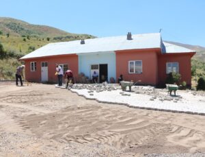 Karlıova’da Kilitli Parke Taşı Çalışmaları Başladı