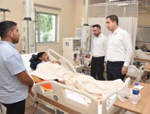 Kaymakam Başar, Sason Devlet Hastanesi’nde hastaları ziyaret etti