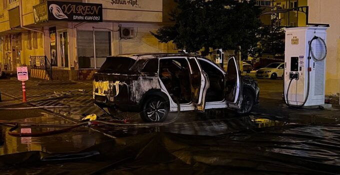 Kayseri’de şarj istasyonunda elektrikli otomobil yandı