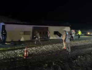 Kırıkkale’de yolcu otobüsü devrildi: 40 kişi hastaneye kaldırıldı