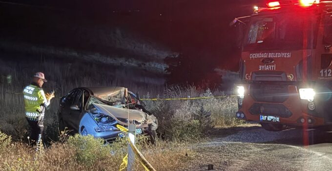 Kırşehir’de otomobil ile traktör çarpıştı: 1 ölü, 2 yaralı