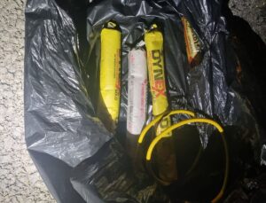 Kozan’da patlayıcı ve tüfek ele geçirildi, sürücü tutuklandı