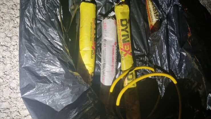 Kozan’da patlayıcı ve tüfek ele geçirildi, sürücü tutuklandı