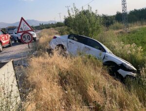 Malatya’da kamyonet ile otomobil çarpıştı: 3 yaralı