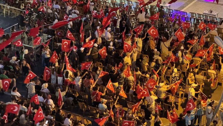 Marmaris’te 15 Temmuz kortej ve yürüyüşü