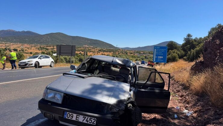 Muğla’da otomobil ile motosikletin çarpıştığı kazada 1 kişi öldü, 2 kişi yaralandı
