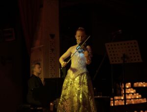 Mum Işığında Klasik Müzik ve Dans Şöleni