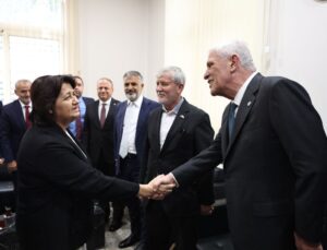 Müsavat Dervişoğlu, Gümülcine’de Batı Trakya Türklerinin temsilcileriyle görüştü