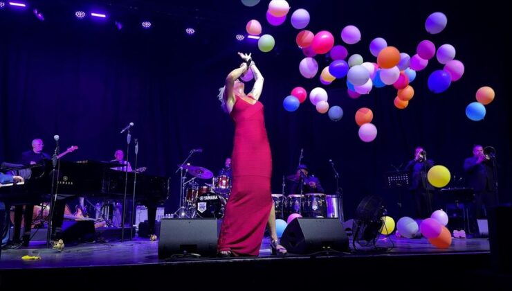 Pink Martini, İstanbul’da müzikseverlerle buluştu
