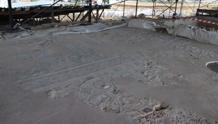 Pompeiopolis Antik Kenti’nde Roma villasının mozaikleri gün yüzüne çıkarılıyor