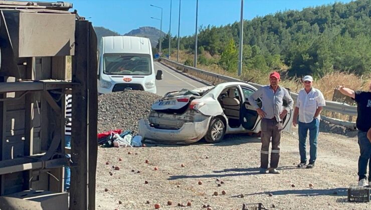 Sakarya’da kamyonun otomobilin üzerine devrilmesi sonucu 6 kişi yaralandı
