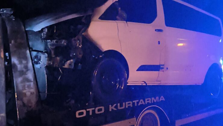 Samsun’da çekici ile üzerindeki kamyonet yandı