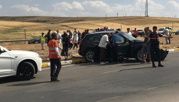 Şarkışla’da feci kaza: 1 ölü, 8 yaralı